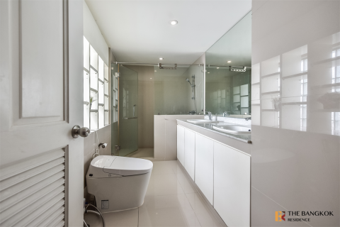 Condo in Bangkok, Thailand, 2 bedrooms № 184368 - photo 9