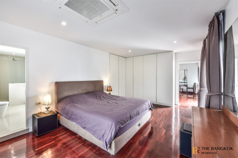 Condo in Bangkok, Thailand, 2 bedrooms № 184368 - photo 4