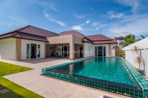 House in Pattaya, Thailand 3 bedrooms № 113529 - photo 1