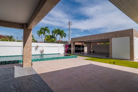 House in Pattaya, Thailand 3 bedrooms № 113529 - photo 2