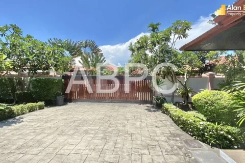 Casa de 3 dormitorios en Pattaya, Tailandia № 212076 - foto 5