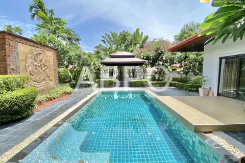 House in Pattaya, Thailand 3 bedrooms № 212076