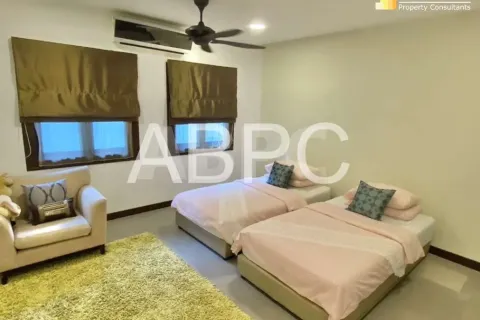 Casa de 3 dormitorios en Pattaya, Tailandia № 212075 - foto 8