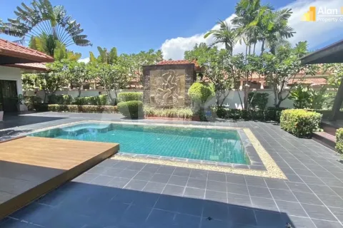 Casa de 3 dormitorios en Pattaya, Tailandia № 212075 - foto 2