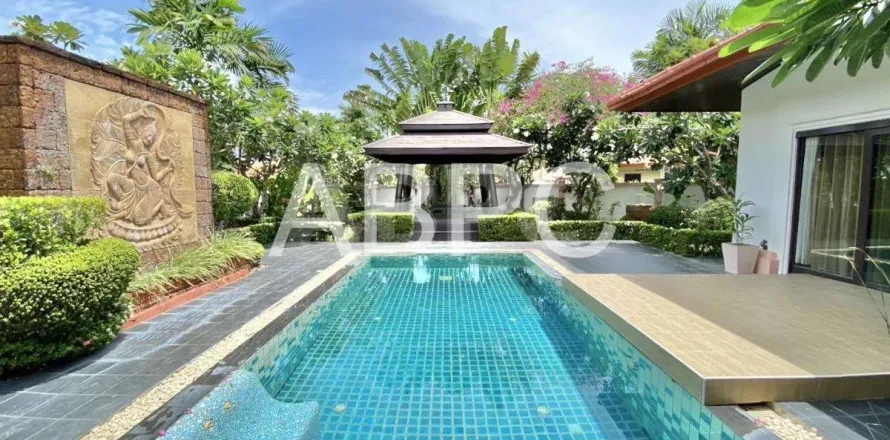 Casa de 3 dormitorios en Pattaya, Tailandia № 212075