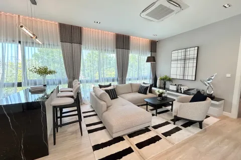 Casa de 4 dormitorios en Pattaya, Tailandia № 212077 - foto 18