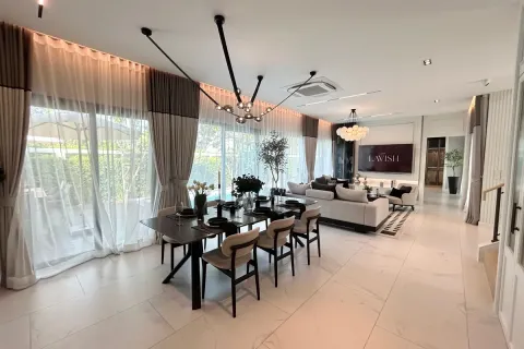 Casa de 4 dormitorios en Pattaya, Tailandia № 212077 - foto 17