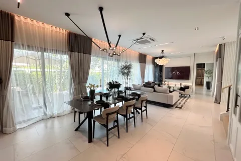 Casa de 4 dormitorios en Pattaya, Tailandia № 212077 - foto 3