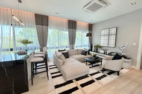 Casa de 4 dormitorios en Pattaya, Tailandia № 212077 - foto 8