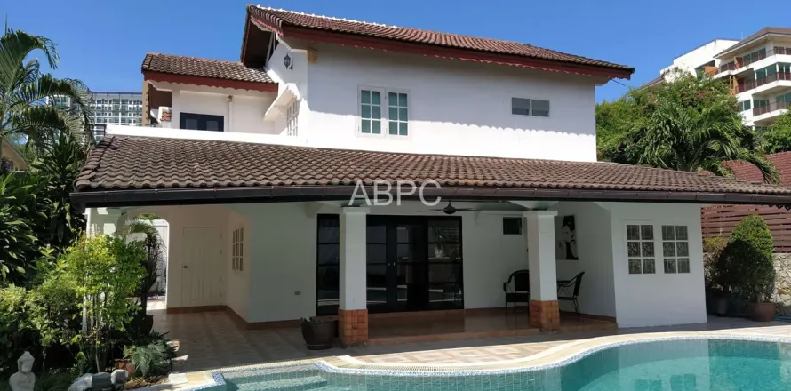 Casa de 3 dormitorios en Pattaya, Tailandia № 212074