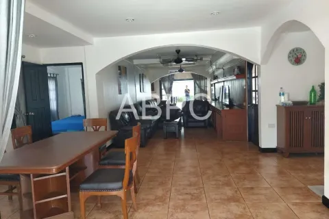 Casa de 3 dormitorios en Pattaya, Tailandia № 212074 - foto 12