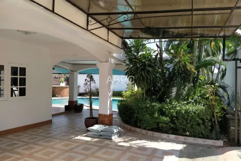 Casa de 3 dormitorios en Pattaya, Tailandia № 212074 - foto 9