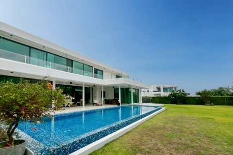 Villa in Hua Hin, Thailand 4 bedrooms № 163760 - photo 3