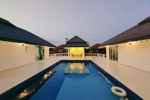 Дом в Паттайе, Таиланд с 9 спальнями  № 139060 - фото 1