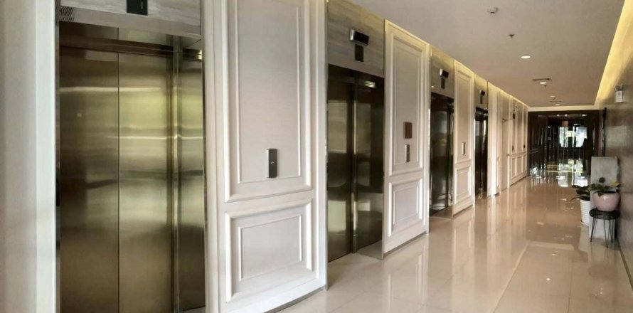 Studio in the Condo in Watthana, Bangkok, Thailand  № 136163