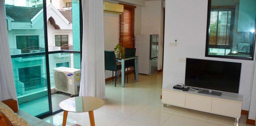 Studio in the Condo in Watthana, Bangkok, Thailand  № 158699