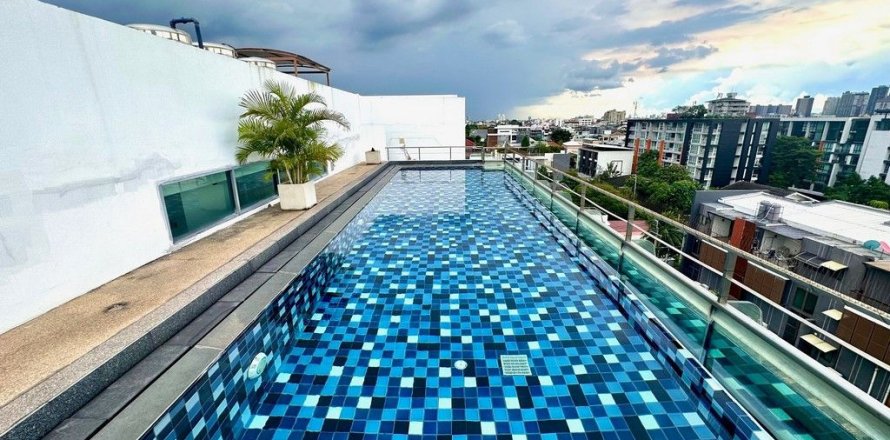Studio in the Condo in Watthana, Bangkok, Thailand  № 158696