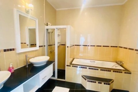 Villa in Pattaya, Thailand 3 bedrooms № 164465 - photo 17