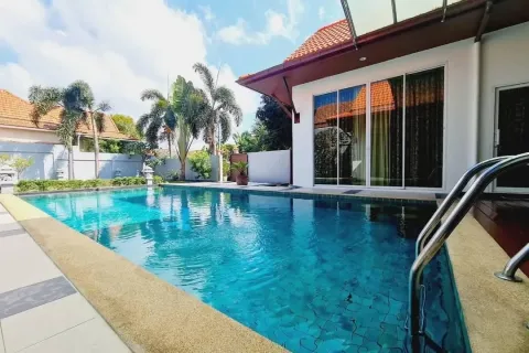 Villa in Pattaya, Thailand 3 bedrooms № 164465 - photo 3