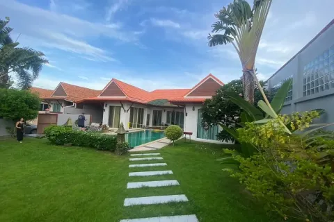Villa in Pattaya, Thailand 3 bedrooms № 164465