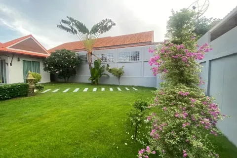 Villa in Pattaya, Thailand 3 bedrooms № 164465 - photo 2