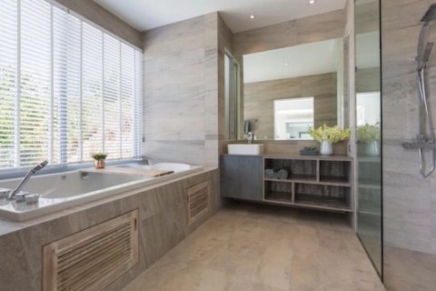 Villa in Ko Samui, Thailand 5 bedrooms № 156233 - photo 30