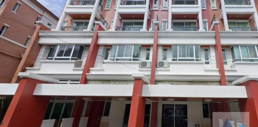 Studio in Yan Nawa, Bangkok, Thailand № 215103