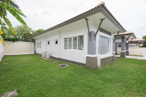 Villa in Hua Hin, Thailand 2 bedrooms № 168528 - photo 1