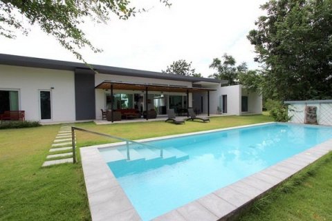 Villa in Hua Hin, Thailand 4 bedrooms № 168530