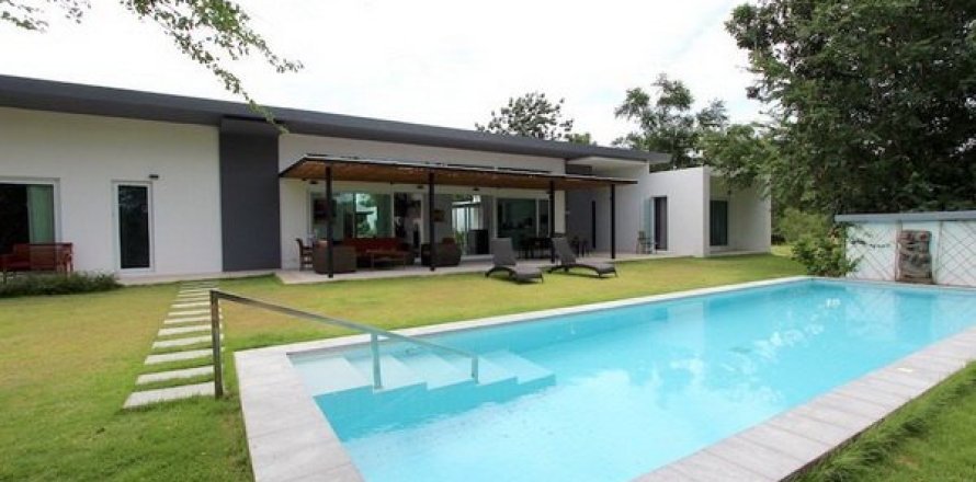 Villa in Hua Hin, Thailand 4 bedrooms № 168530
