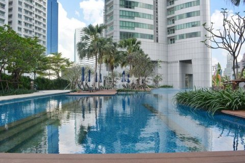 Condo in Khlong Toei, Bangkok, Thailand, 2 bedrooms  № 139050 - photo 1