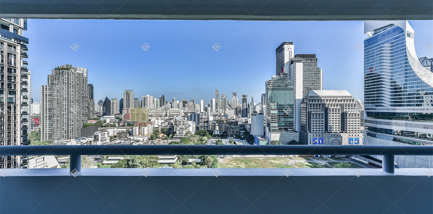 Condo in Bangkok, Thailand, 3 bedrooms  № 184306
