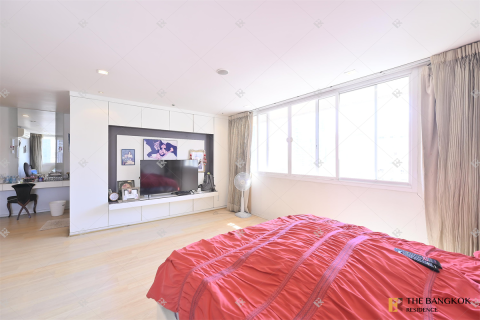 Condo in Bangkok, Thailand, 3 bedrooms № 184303 - photo 4