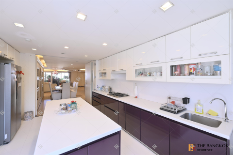 Condo in Bangkok, Thailand, 3 bedrooms № 184303 - photo 2