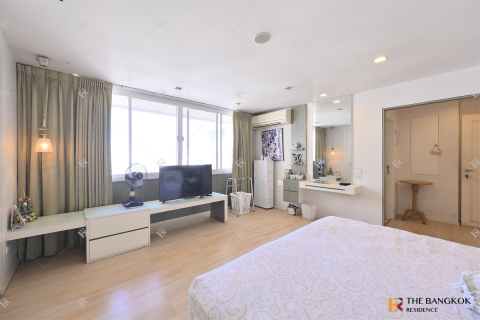 Condo in Bangkok, Thailand, 3 bedrooms № 184303 - photo 6