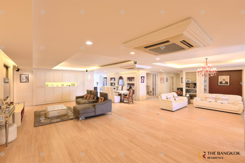 Condo in Bangkok, Thailand, 3 bedrooms № 184303 - photo 8