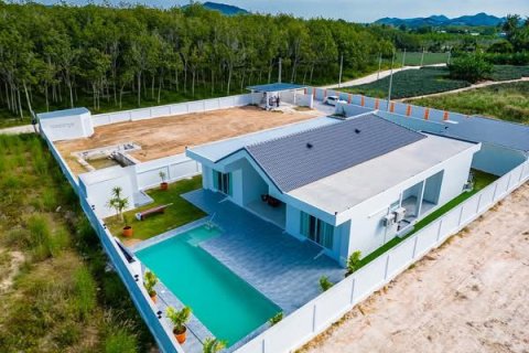 Villa in Hua Hin, Thailand 4 bedrooms № 169922 - photo 12