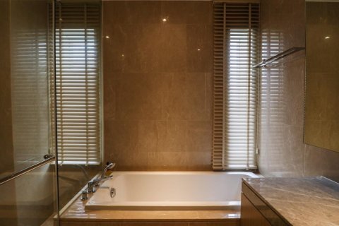 Condo in Khlong San, Bangkok, Thailand, 2 bedrooms  № 133738 - photo 14