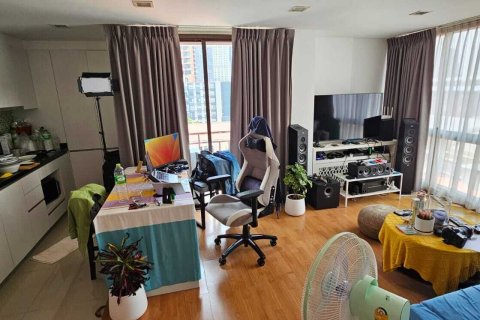 Studio in the Condo in Khlong Toei, Bangkok, Thailand  № 172012