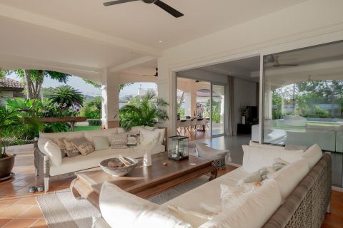 Villa in Hua Hin, Thailand 4 Schlafzimmer № 222107 - Foto 8