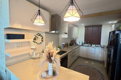 Condo in Bangkok, Thailand, 3 bedrooms  № 160166 - photo 5