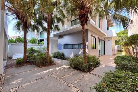 House in Pattaya, Thailand 3 bedrooms № 195908 - photo 4