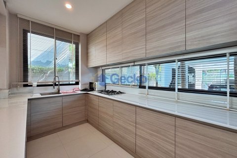 House in Pattaya, Thailand 3 bedrooms № 195908 - photo 15