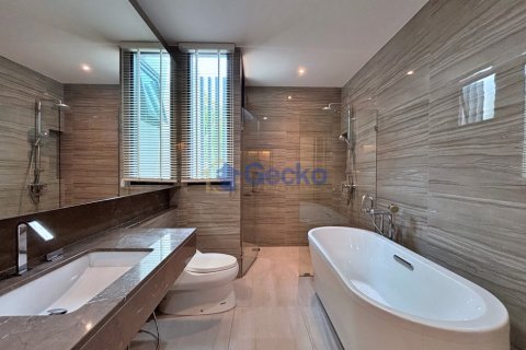 House in Pattaya, Thailand 3 bedrooms № 195908 - photo 24