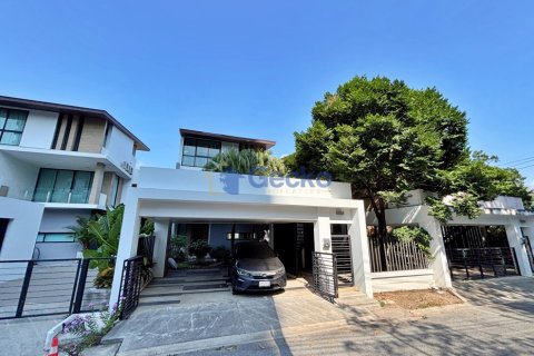 House in Pattaya, Thailand 3 bedrooms № 195908 - photo 1