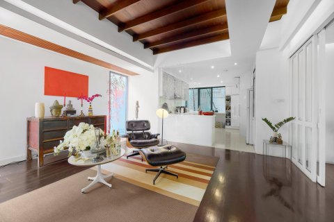 House in Bangkok, Thailand 5 bedrooms № 181039 - photo 2