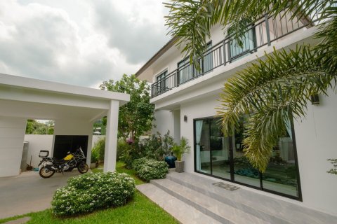 Villa in Chiang Mai, Thailand 4 bedrooms № 155360 - photo 2