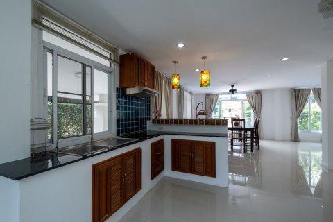 Villa in Chiang Mai, Thailand 4 bedrooms № 155364 - photo 10