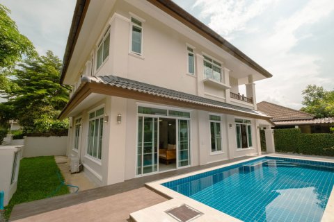 Villa in Chiang Mai, Thailand 4 bedrooms № 155364 - photo 2