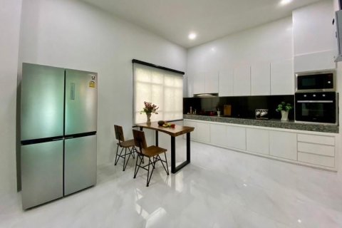 Villa in Chiang Mai, Thailand 4 bedrooms № 155363 - photo 11